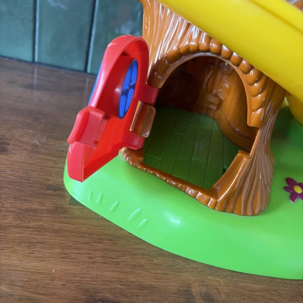 Weebles Wobble Musical Treehouse with Slide & 2 Figures 2009 Read